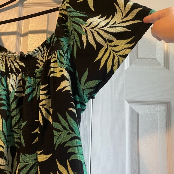 Summery green leaf print shirt - Picture 6 of 7